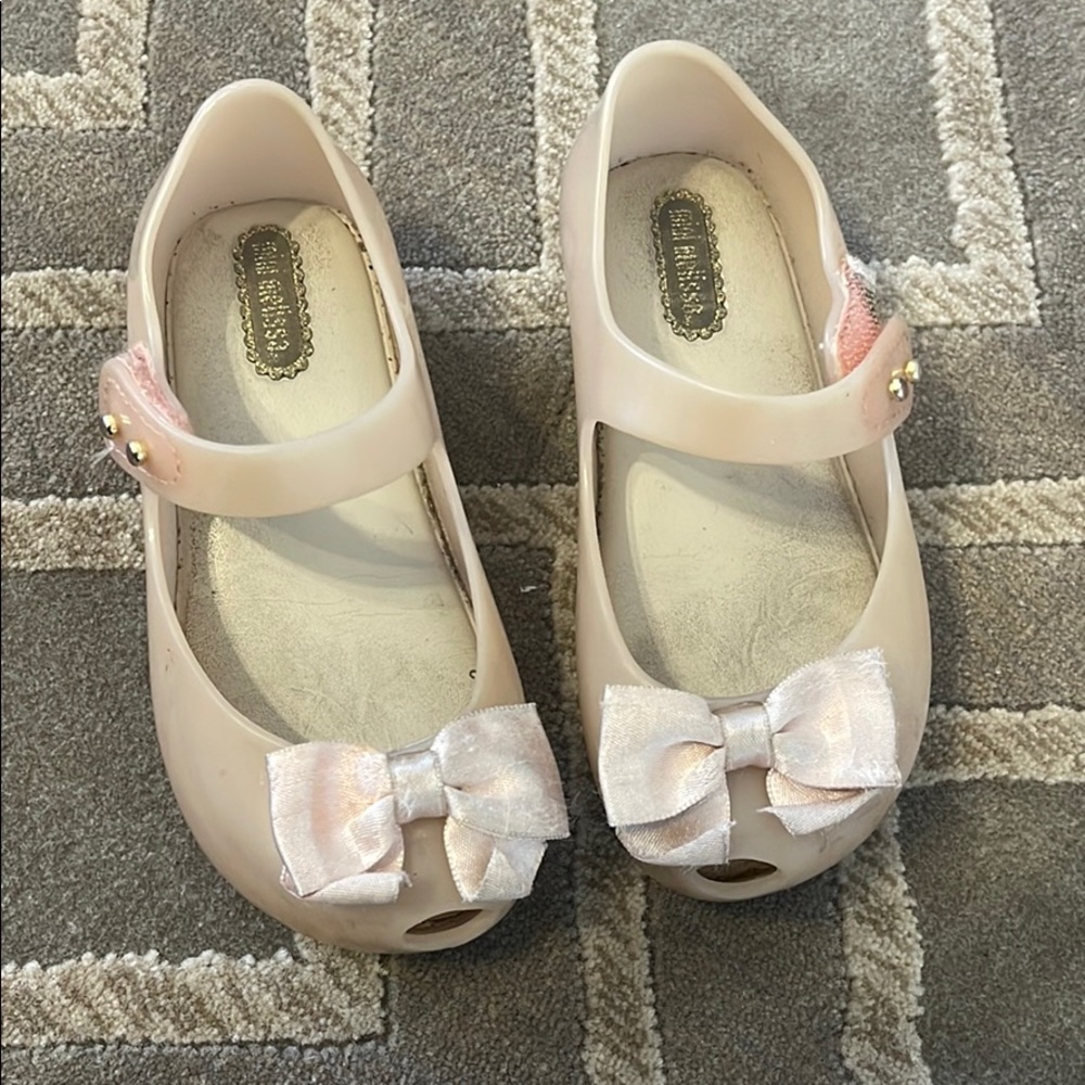 Girl shoes